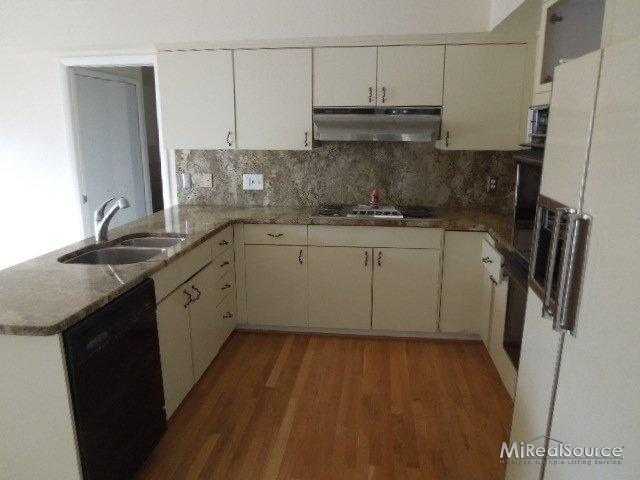 5590 Ridgewood Road West Bloomfield, MI 48322 - Photo 10 of 22 31154135-9.JPG