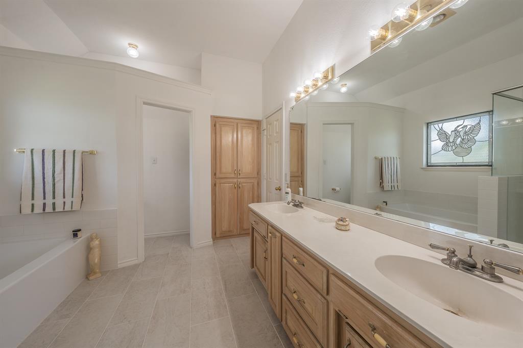 2305 Floyd Hampton Road Crowley, TX 76036 - Photo 14 of 40