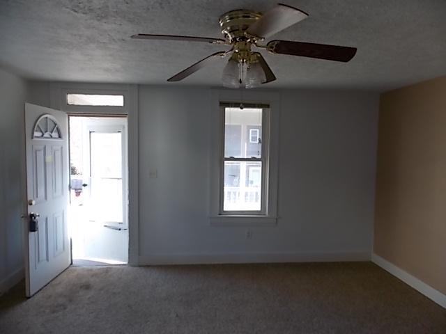 907 Venetia Road Venetia, PA 15367 - Photo 2 of 9 Entry/Foyer.