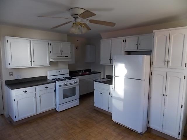 907 Venetia Road Venetia, PA 15367 - Photo 4 of 9 Kitchen.