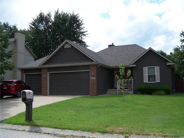 $375,000 | 1307 Southeast Scenic Drive, Blue Springs, MO 64014