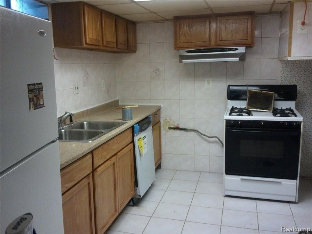 5210 Chase Road Dearborn, MI 48126 - Photo 10 of 13 Bsmt Kitchen.jpg