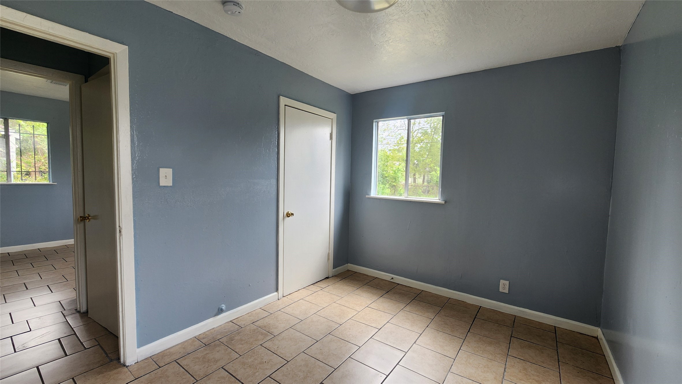 6114 Hartwick Road Houston, TX 77016 - Photo 11 of 14 a view of an empty room and window