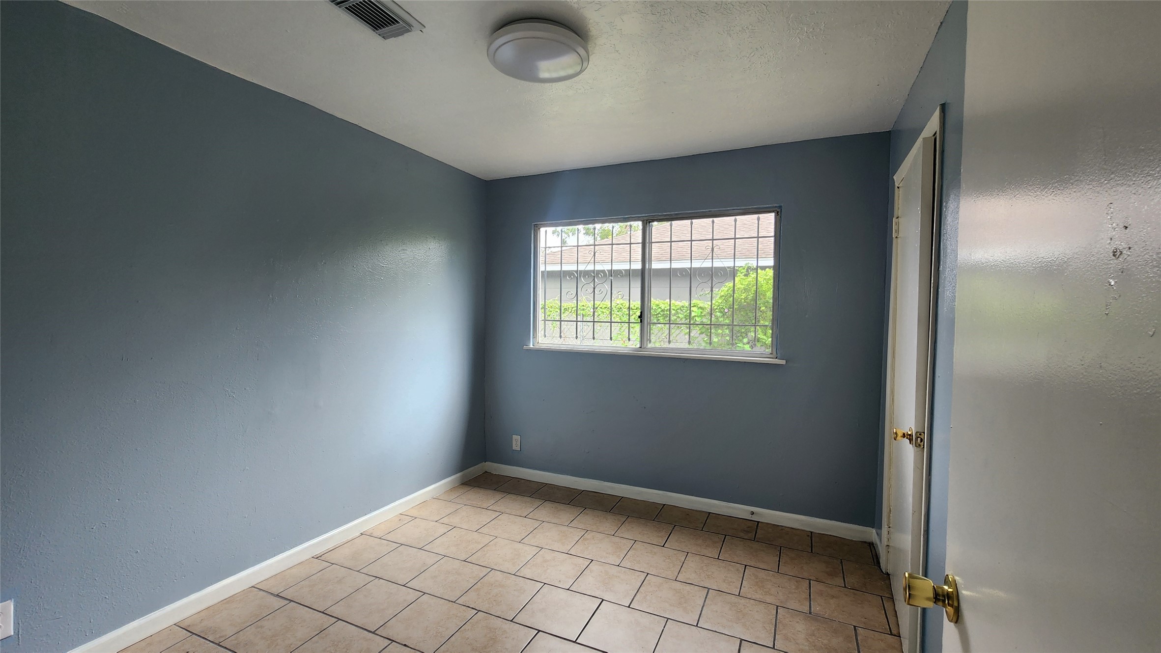 6114 Hartwick Road Houston, TX 77016 - Photo 6 of 14 an empty room with windows