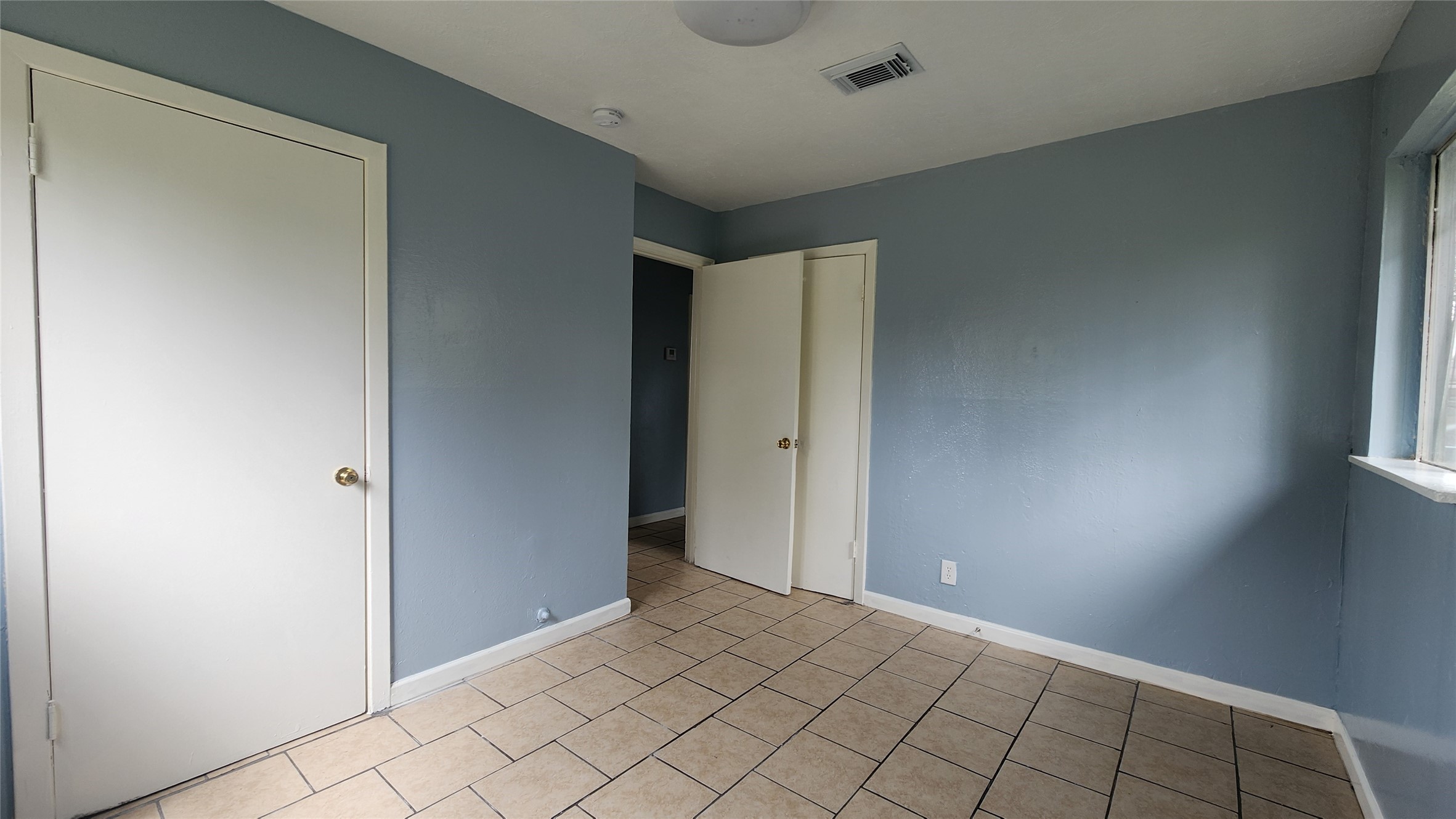 6114 Hartwick Road Houston, TX 77016 - Photo 9 of 14 a view of an empty room