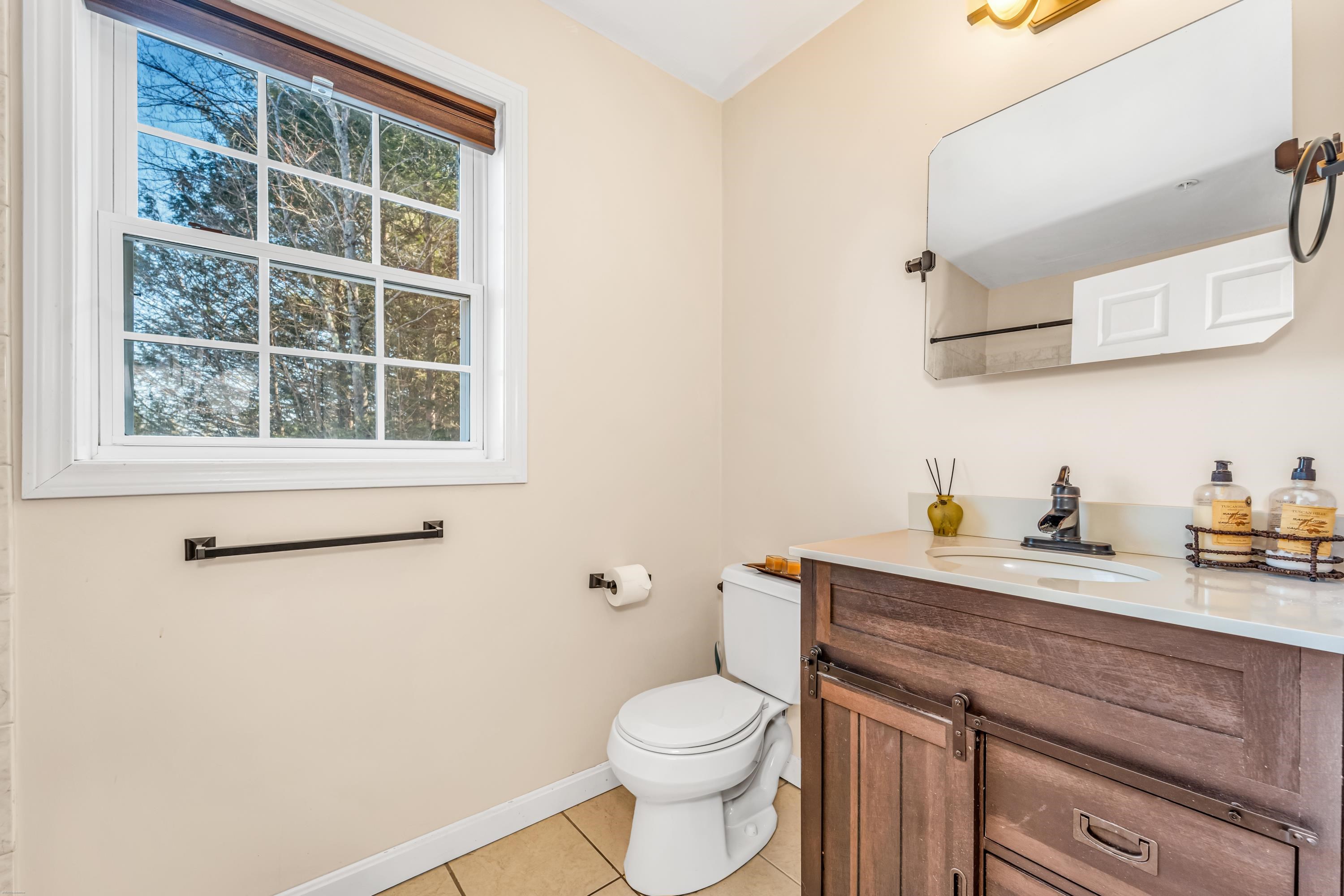 10 Saw Hill Road Hooksett, NH 03106 - Photo 11 of 37