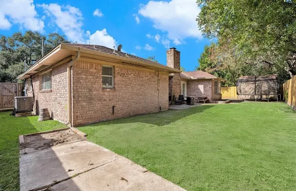 a front view of house with yard