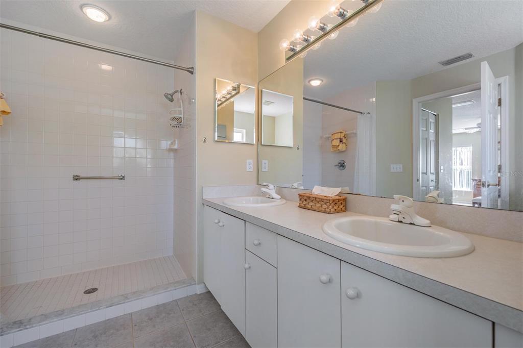 1211 Almondwood Drive Trinity, FL 34655 - Photo 16 of 48