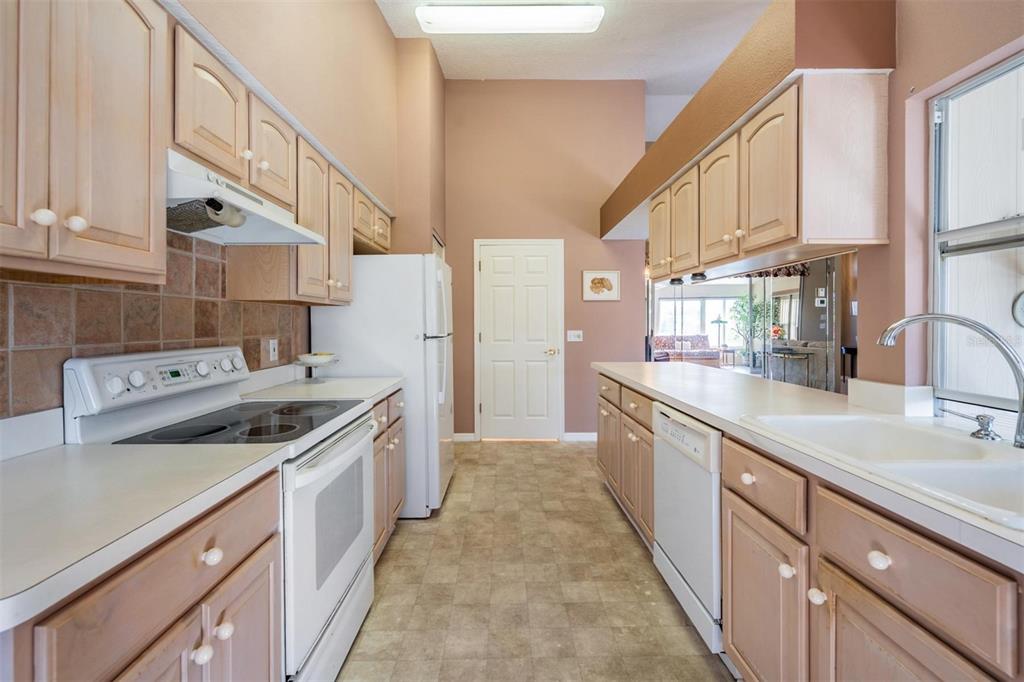 1211 Almondwood Drive Trinity, FL 34655 - Photo 7 of 44