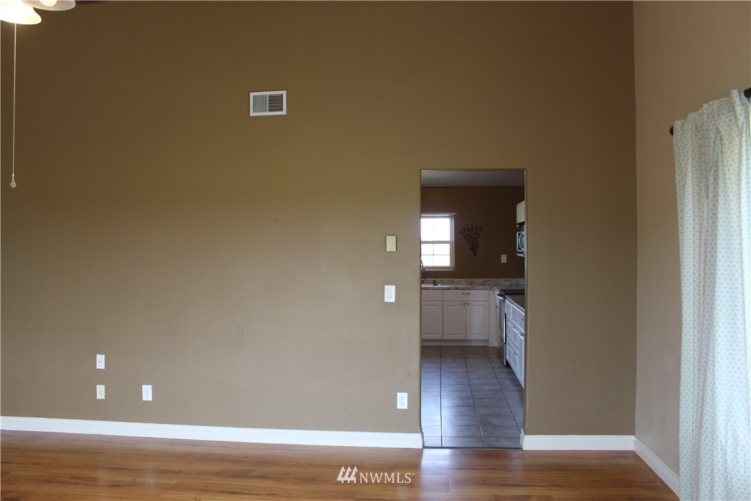 8092 2.4 Road Northeast Moses Lake, WA 98837 - Photo 14 of 39 Gallery Image 14