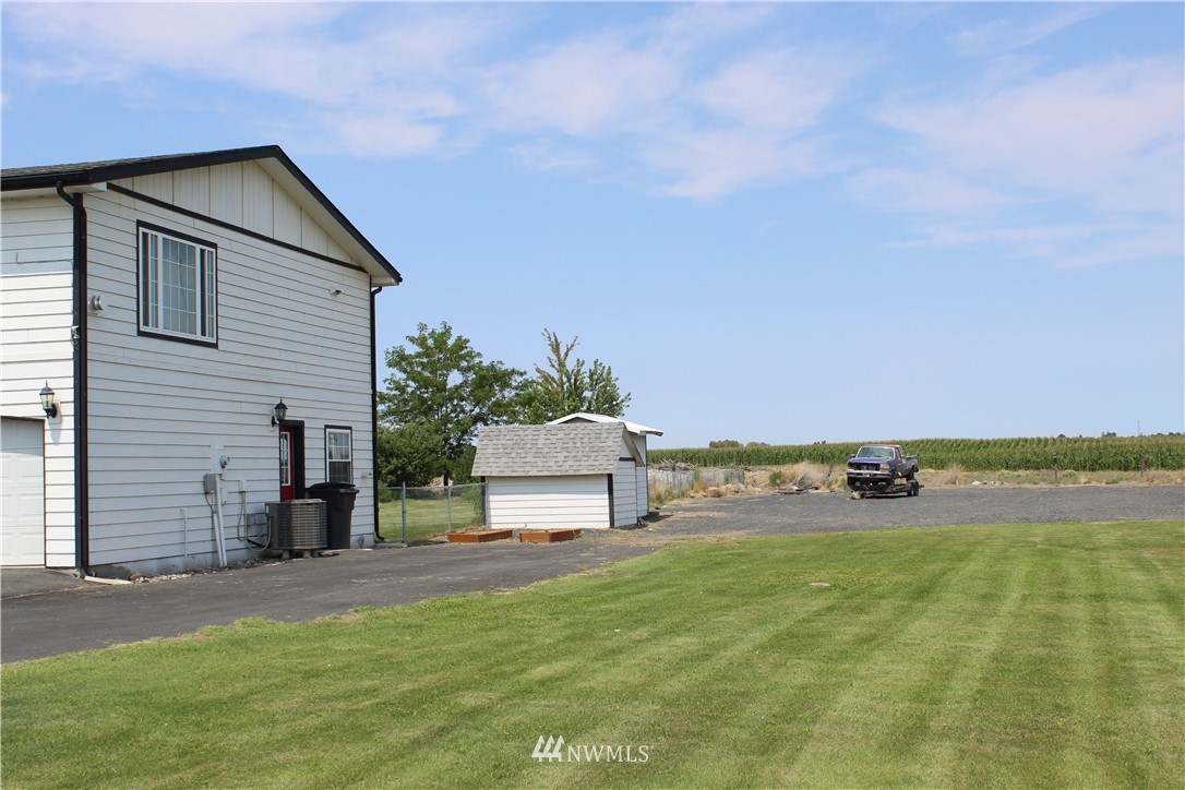 8092 2.4 Road Northeast Moses Lake, WA 98837 - Photo 4 of 39 Gallery Image 4