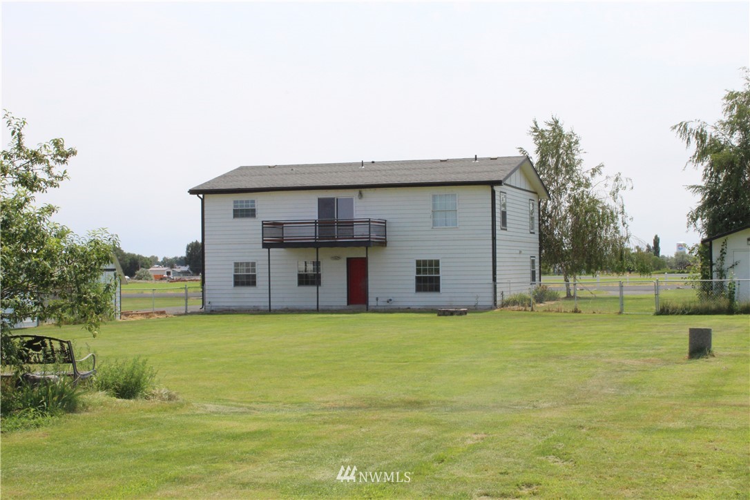 8092 2.4 Road Northeast Moses Lake, WA 98837 - Photo 5 of 39 Gallery Image 5