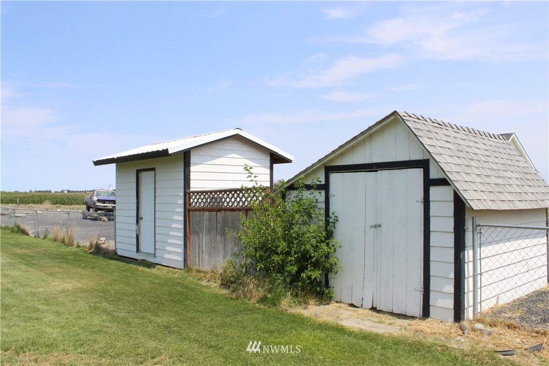 8092 2.4 Road Northeast Moses Lake, WA 98837 - Photo 8 of 39 Gallery Image 8