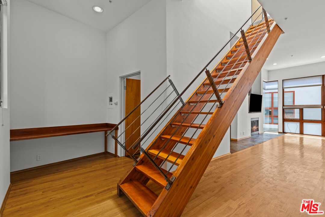 343 Rennie Avenue, Unit 7 Venice, CA 90291 - Photo 6 of 16 Gallery Image 6