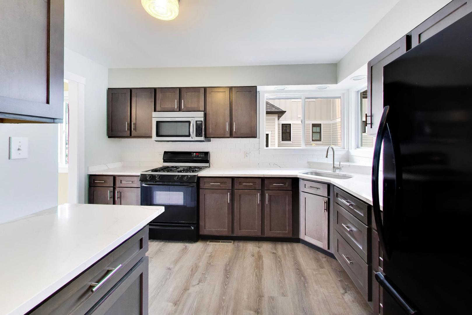 466 Ridgeland Avenue Elmhurst, IL 60126 - Photo 7 of 34 Gallery Image 7