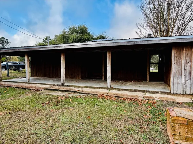 a view of a backyard of the house
