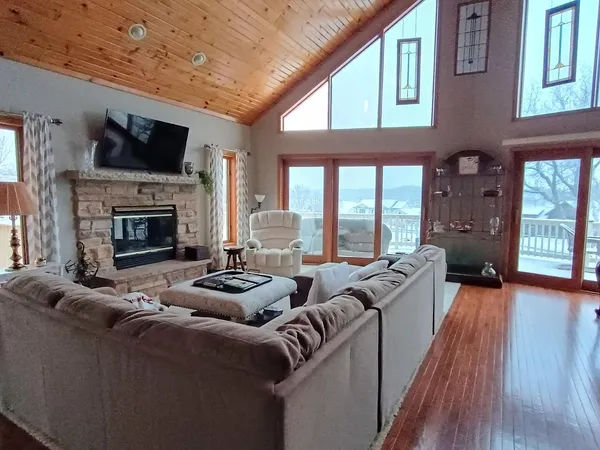 $599,900 | 26-64 Blackwood Court, Lanark, IL 61046