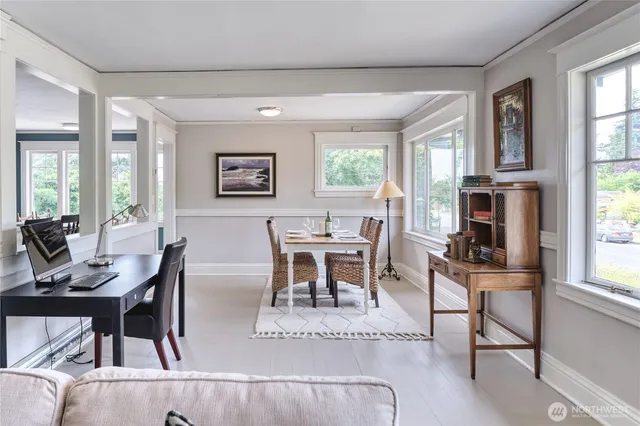 a view of a livingroom with furniture window and outside view
