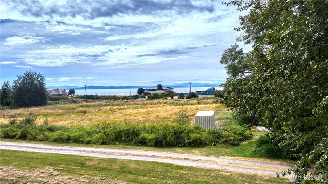 $798,500 | 1379 Gulf Road, Point Roberts, WA 98281