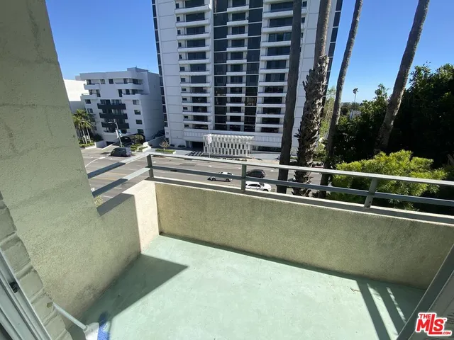 $3,650 | 10655 Wilshire Boulevard, Unit PH5, Los Angeles, CA 90024