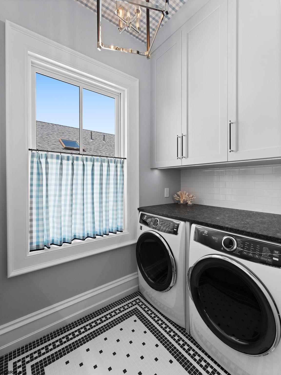 12 East Newcastle Road Ocean City, NJ 08226 - Photo 61 of 99 a utility room with dryer and washer