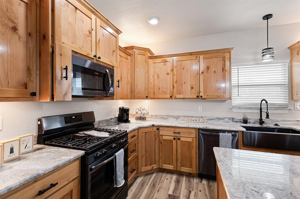 1446 Faulkner Road Sunset, TX 76270 - Photo 10 of 40