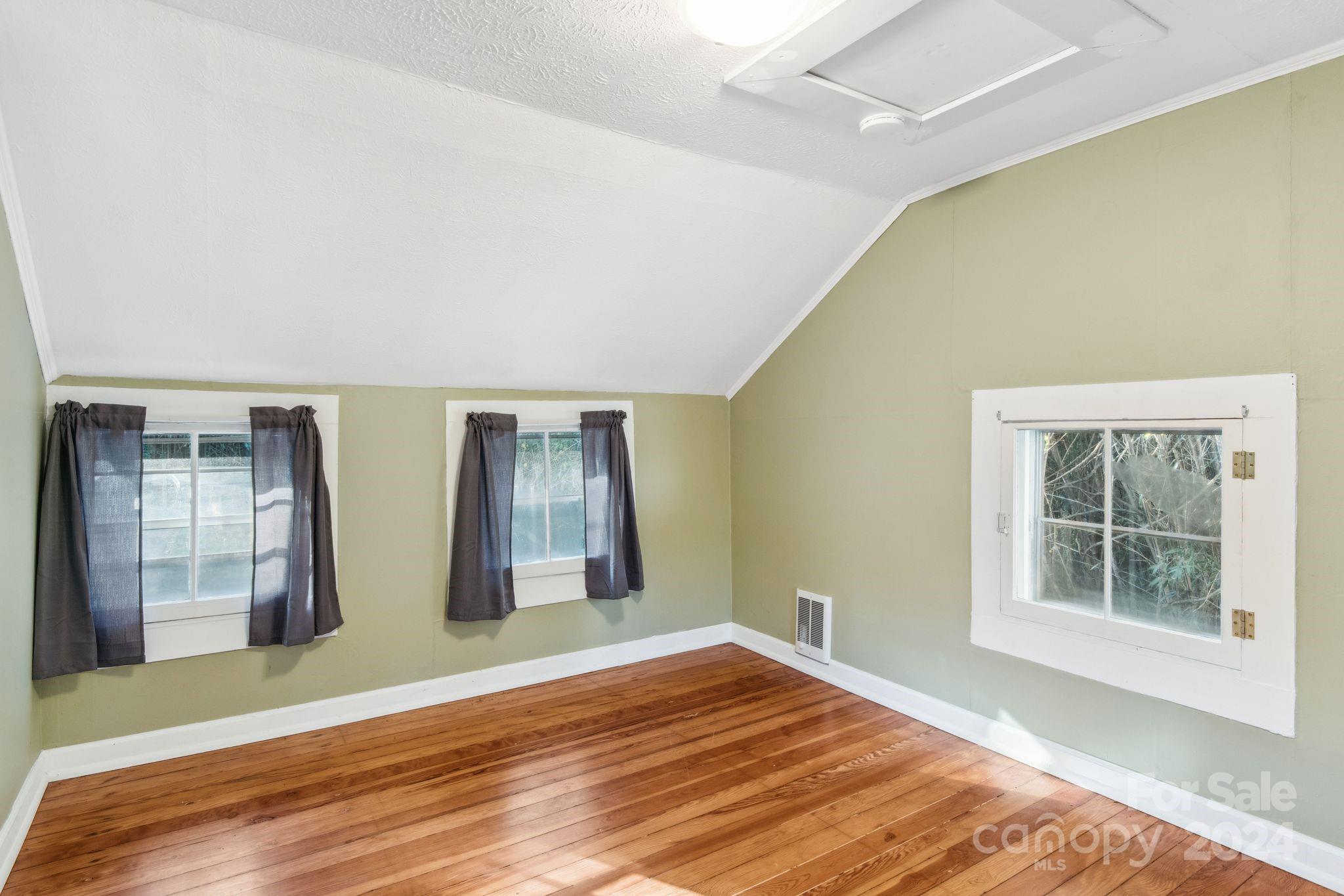 1016 Hebron Road Hendersonville, NC 28739 - Photo 26 of 47 Gallery Image 26