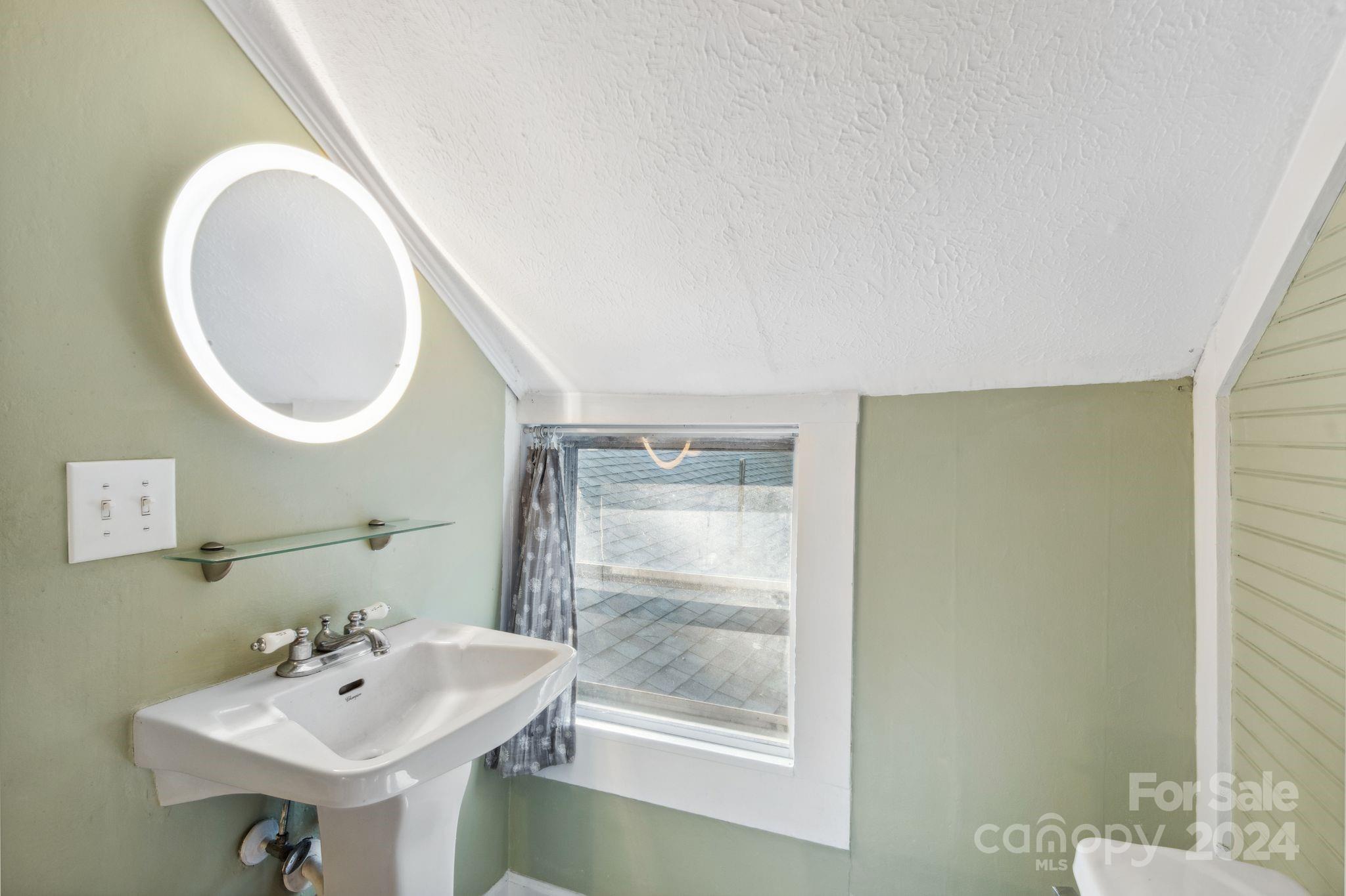 1016 Hebron Road Hendersonville, NC 28739 - Photo 27 of 47 Gallery Image 27