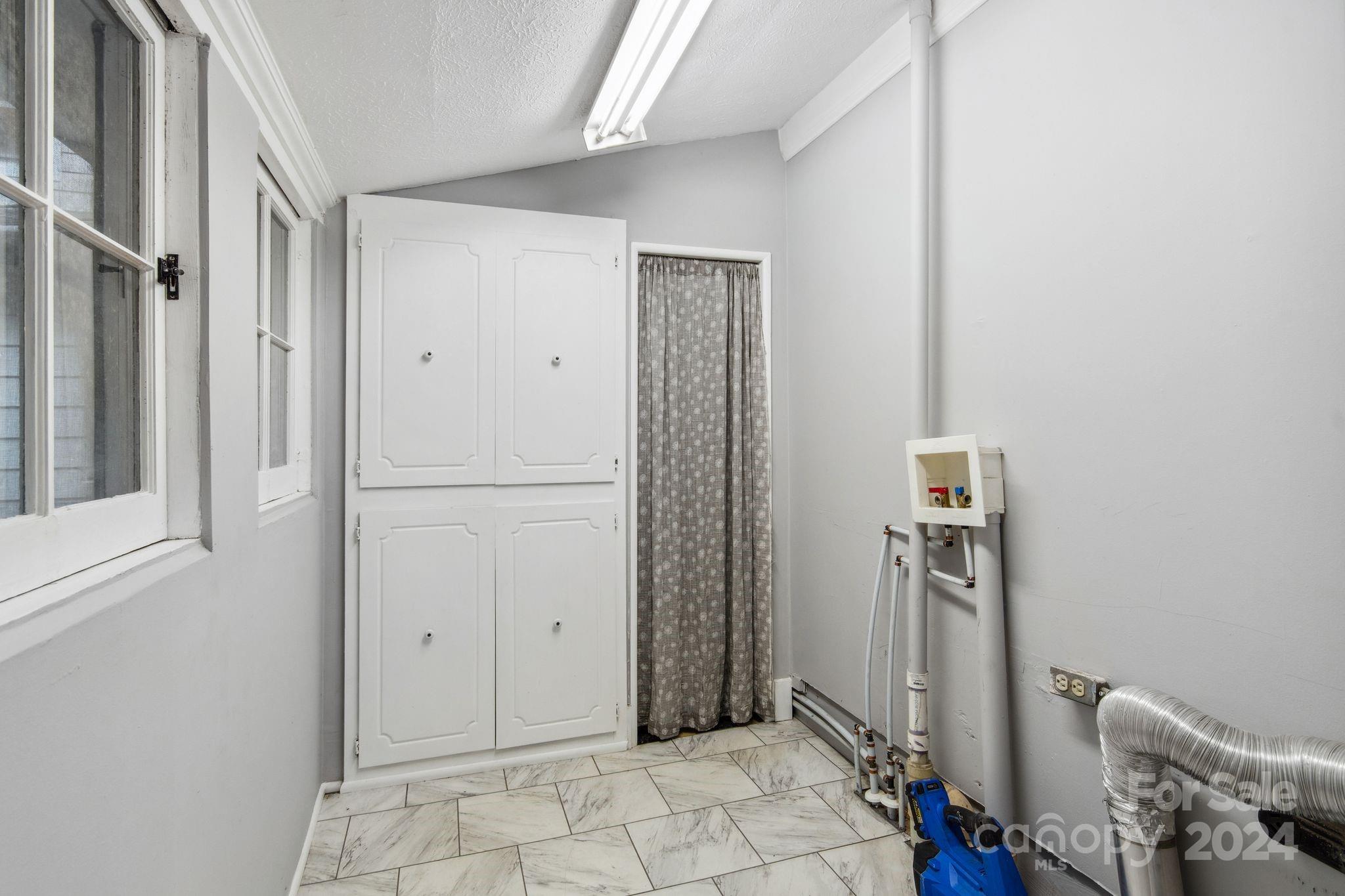 1016 Hebron Road Hendersonville, NC 28739 - Photo 33 of 47 Gallery Image 33