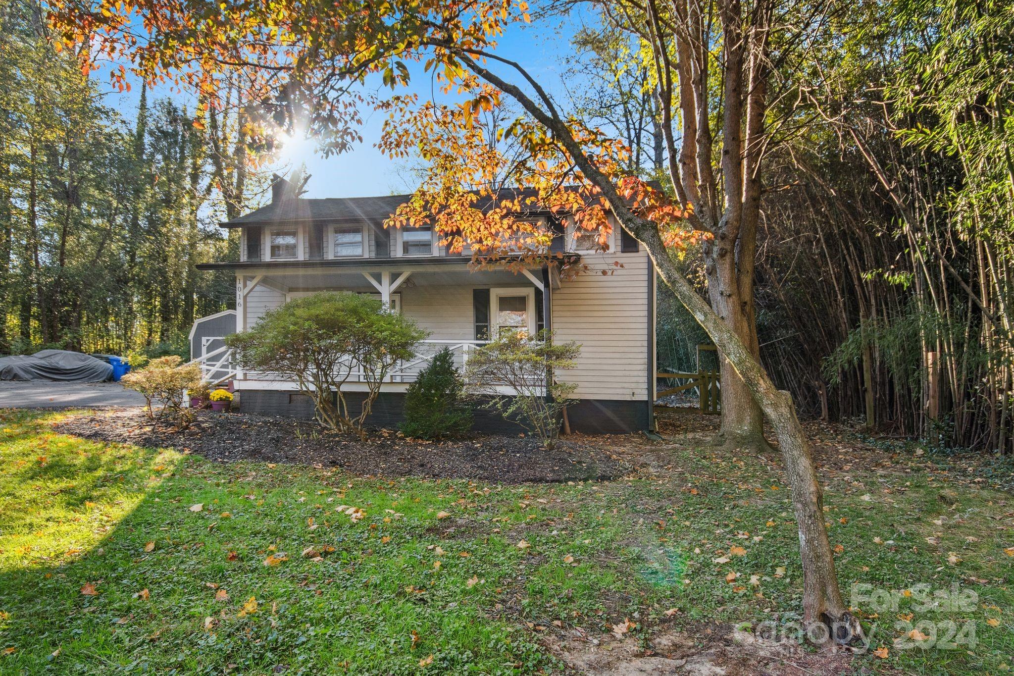 1016 Hebron Road Hendersonville, NC 28739 - Photo 4 of 47 Gallery Image 4