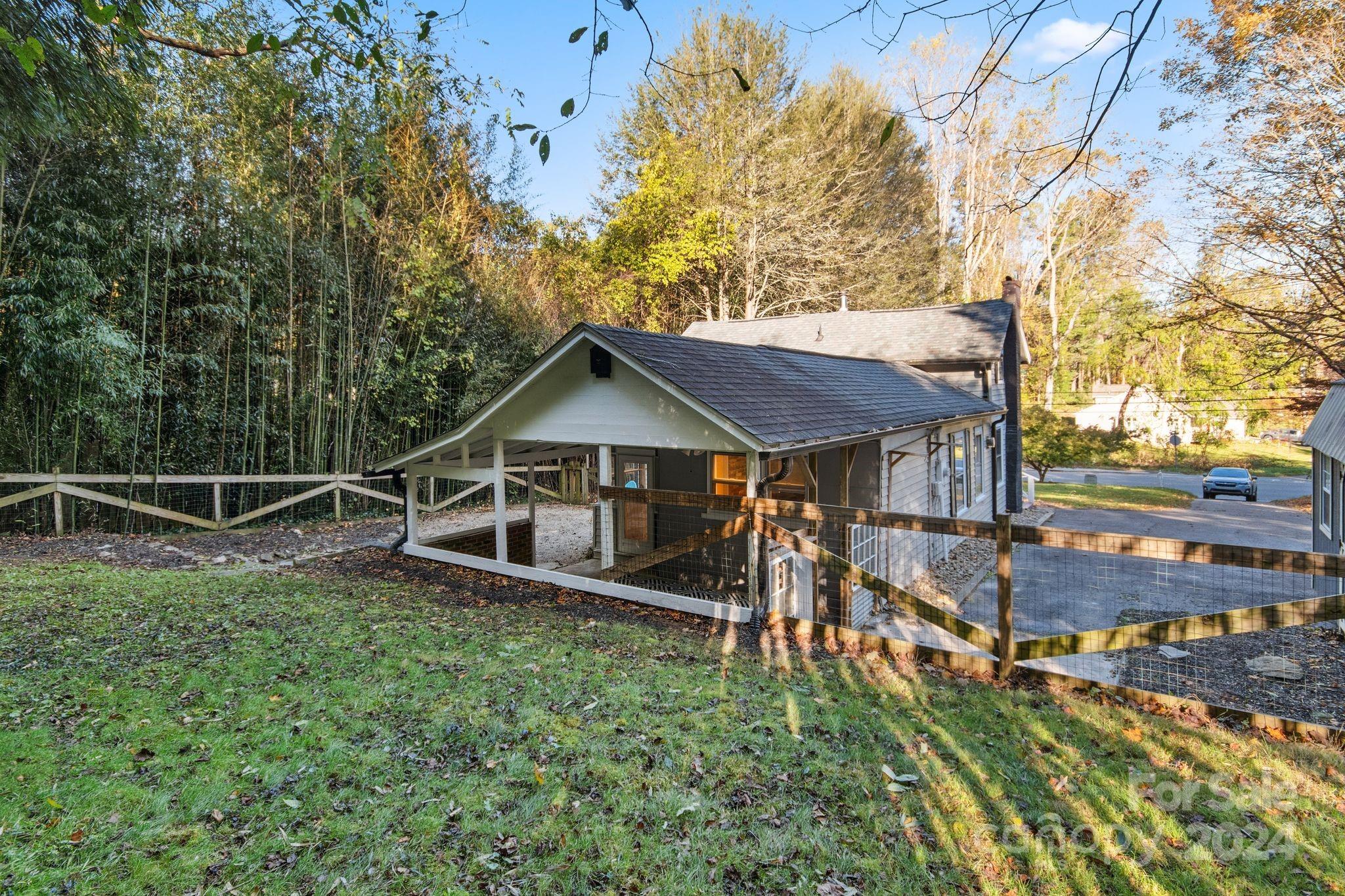 1016 Hebron Road Hendersonville, NC 28739 - Photo 42 of 47 Gallery Image 42