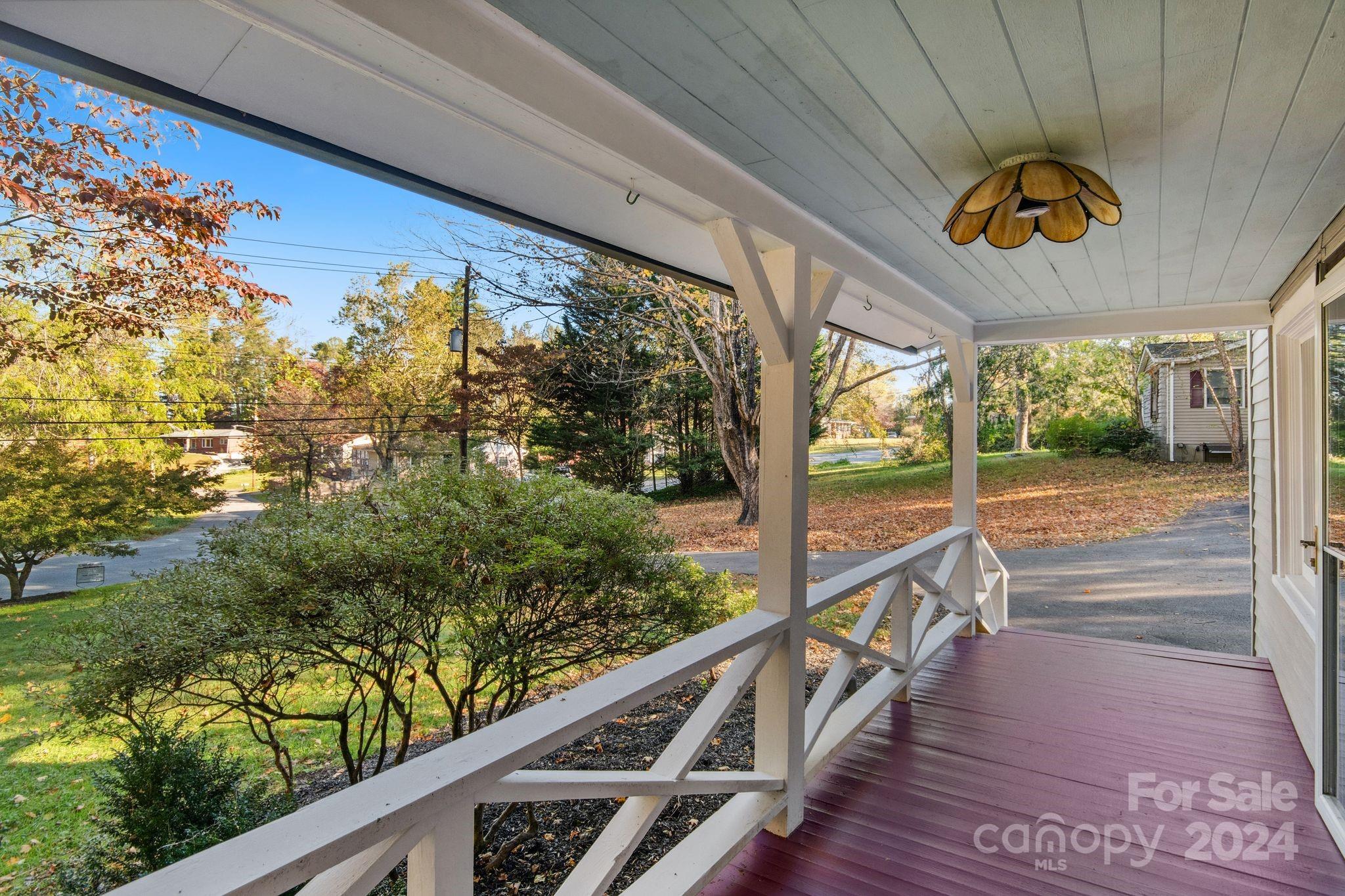 1016 Hebron Road Hendersonville, NC 28739 - Photo 5 of 47 Gallery Image 5