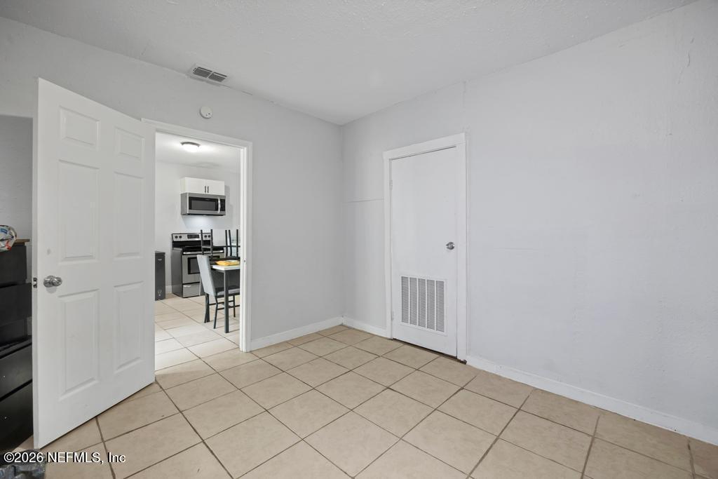 5210 Dodge Road Jacksonville, FL 32209 - Photo 12 of 42 a view of empty room
