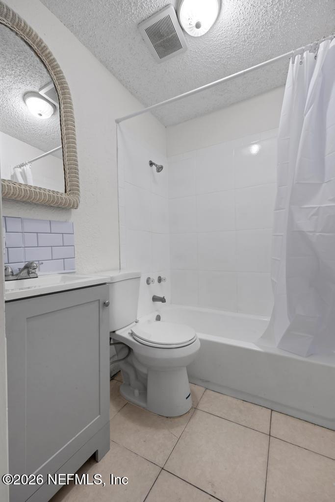 5210 Dodge Road Jacksonville, FL 32209 - Photo 23 of 42 a bathroom with a toilet a sink a mirror and bathtub