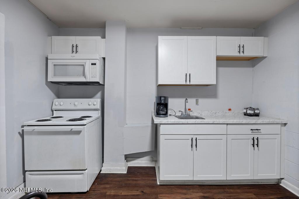 5210 Dodge Road Jacksonville, FL 32209 - Photo 27 of 42 a kitchen with white cabinets and white appliances