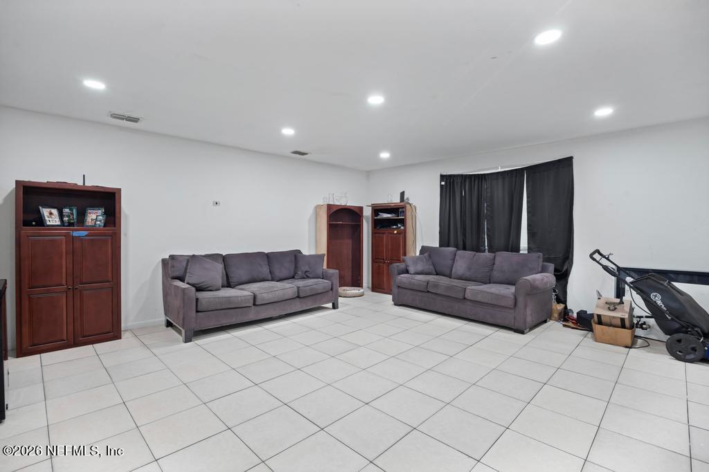 5210 Dodge Road Jacksonville, FL 32209 - Photo 33 of 42 a living room with furniture and a flat screen tv