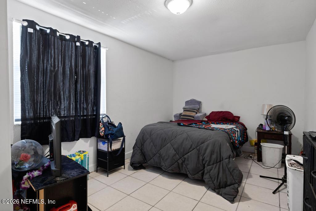 5210 Dodge Road Jacksonville, FL 32209 - Photo 37 of 42 a bedroom with a bed and a window