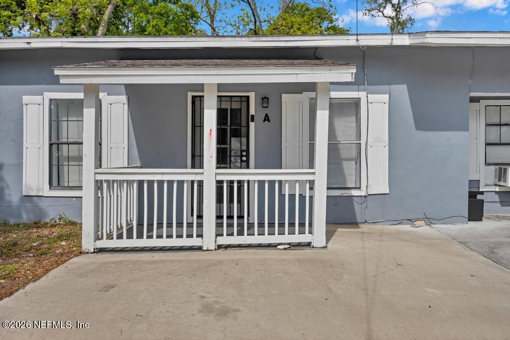5210 Dodge Road Jacksonville, FL 32209 - Photo 4 of 42 front view of a house