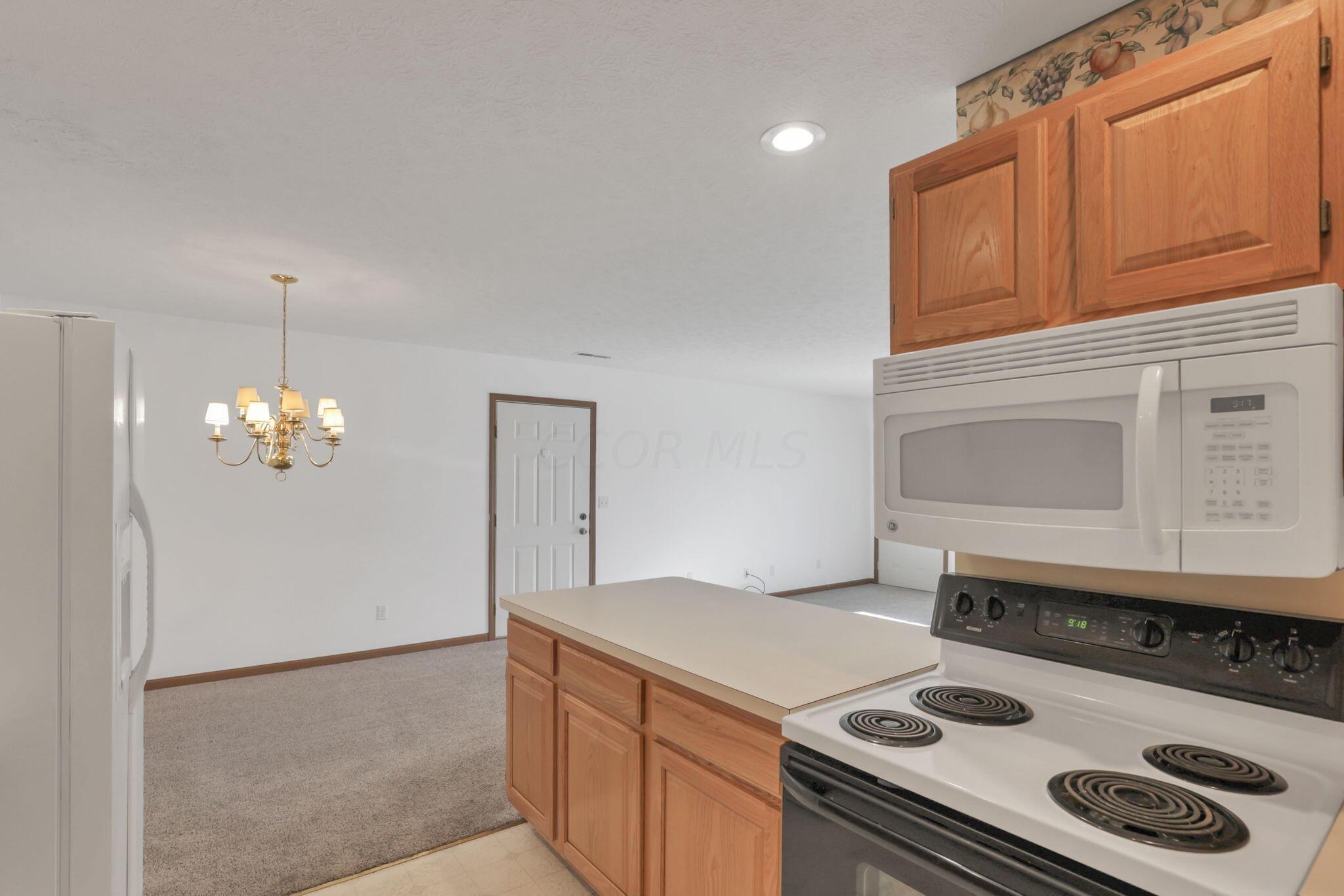 265 Goose Pond Road, Unit B Newark, OH 43055 - Photo 17 of 37 Kitchen