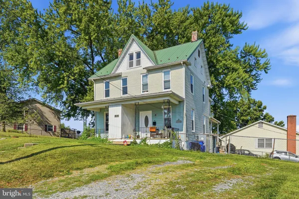 $1,600 | 815 North Maple Avenue, Unit A, Brunswick, MD 21716