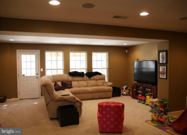 25272 Curiosity Square Aldie, VA 20105 - Photo 4 of 26 Family Room