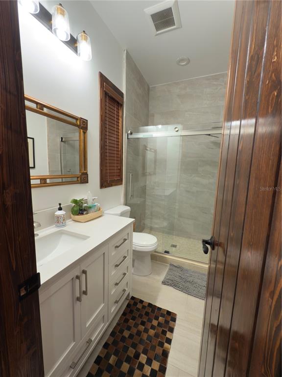 842 Hunting Club Avenue Clewiston, FL 33440 - Photo 20 of 34 a bathroom with a sink a toilet a mirror and shower