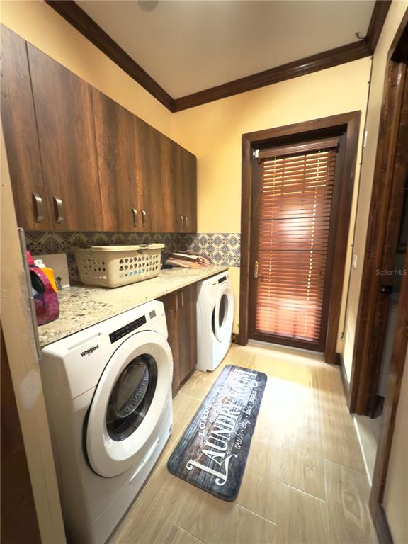 842 Hunting Club Avenue Clewiston, FL 33440 - Photo 21 of 34 a view of utility room with washer and dryer