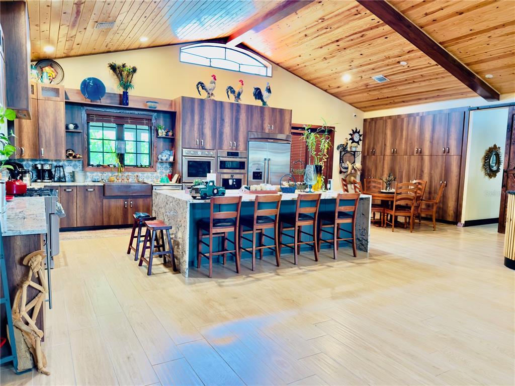 842 Hunting Club Avenue Clewiston, FL 33440 - Photo 5 of 34 an outdoor space with furniture