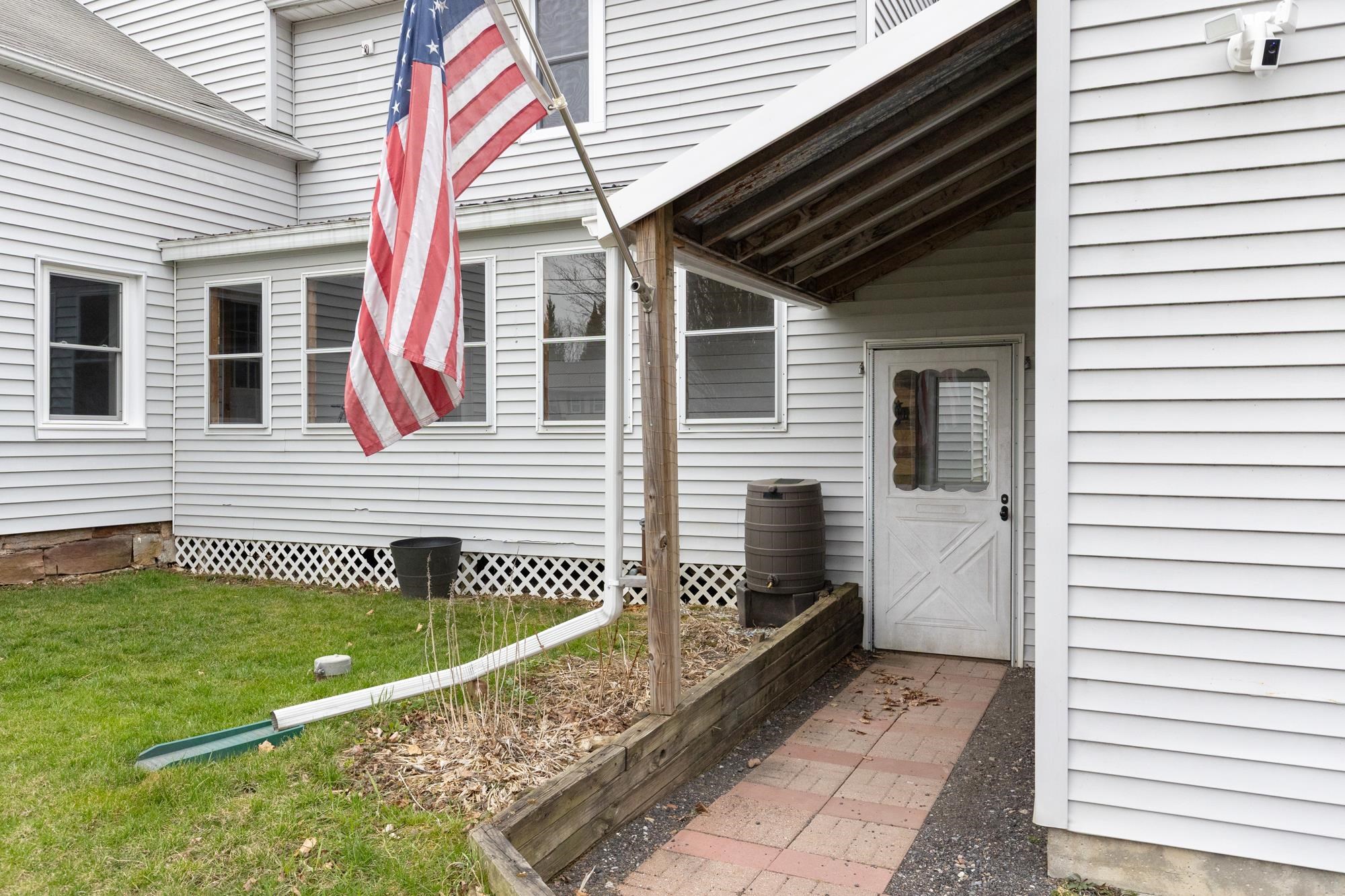 742 Bronson Road St. Albans Town, VT 05478 - Photo 3 of 60