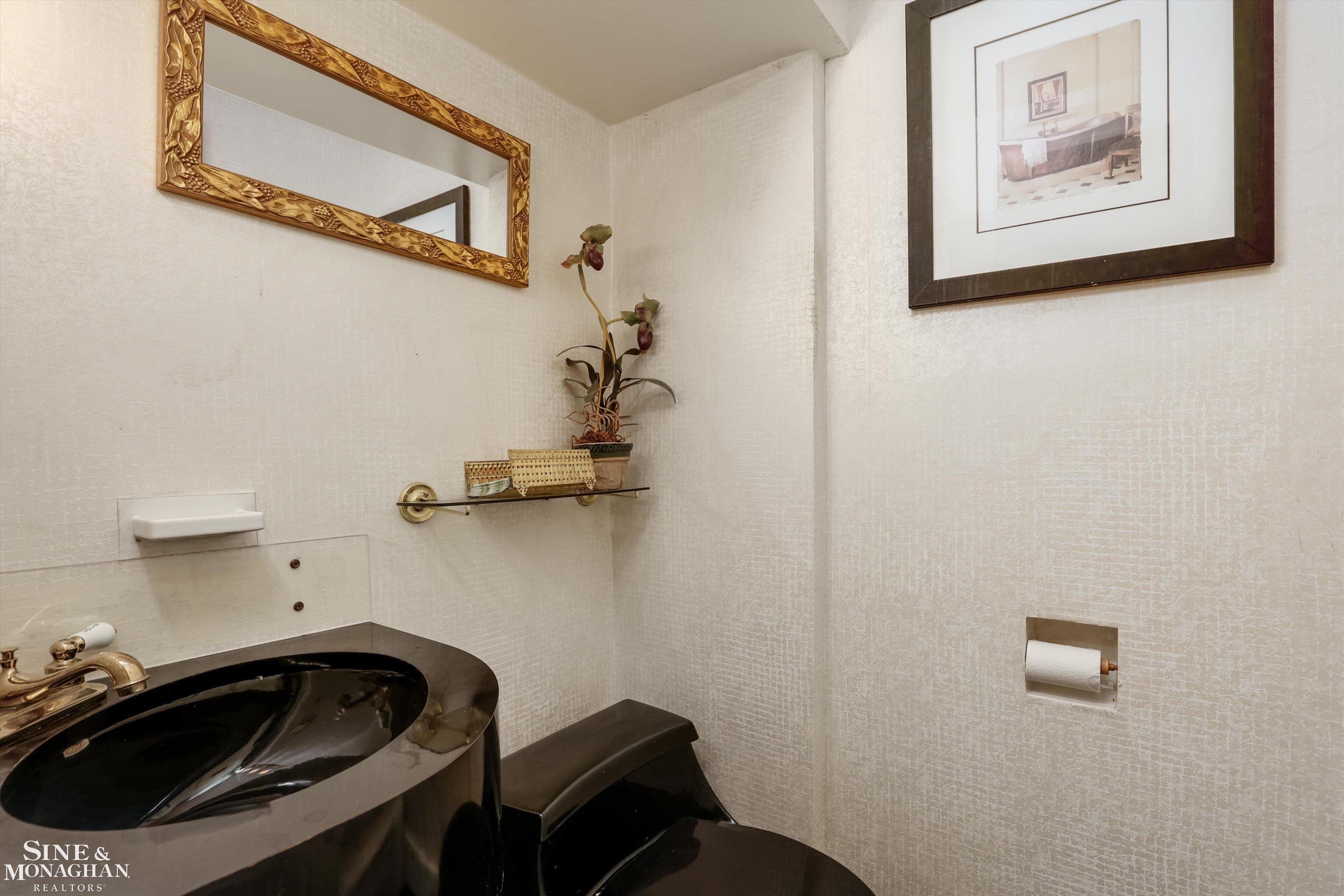 838 Whittier Road Grosse Pointe, MI 48230 - Photo 14 of 50 Lavatory