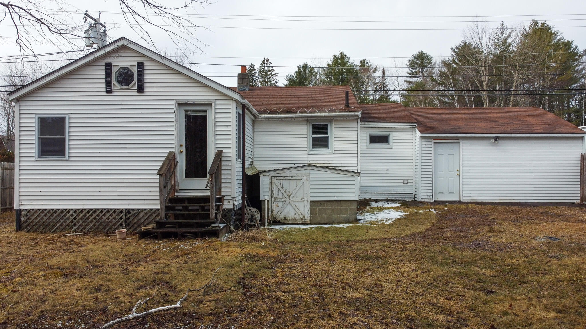 255 Bates Street Millinocket, ME 04462 - Photo 4 of 29 4