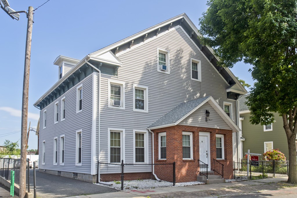 15 Wilcox Street Springfield, MA 01105 - Photo 1 of 22 Gallery Image 1