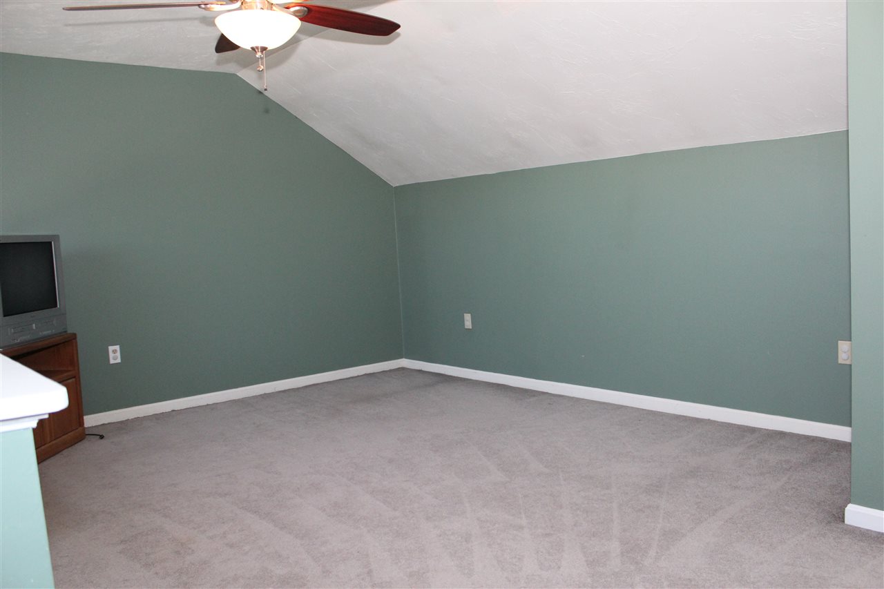 337 Circle Road, Unit 337 Manchester, NH 03103 - Photo 14 of 18
