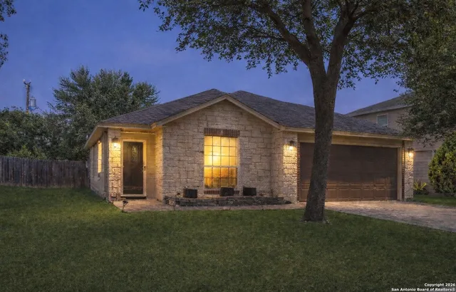 $284,900 | 7911 Saratoga, Selma, TX 78154